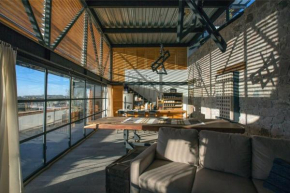 3 deptos en el mismo lugar: Penthouse con doble altura y magnífica arquitectura, Loft con cocina integral y Departamento en planta baja con patio.